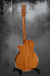 Guitare Enoc - Lullaby - ©Artis Reflex - dos